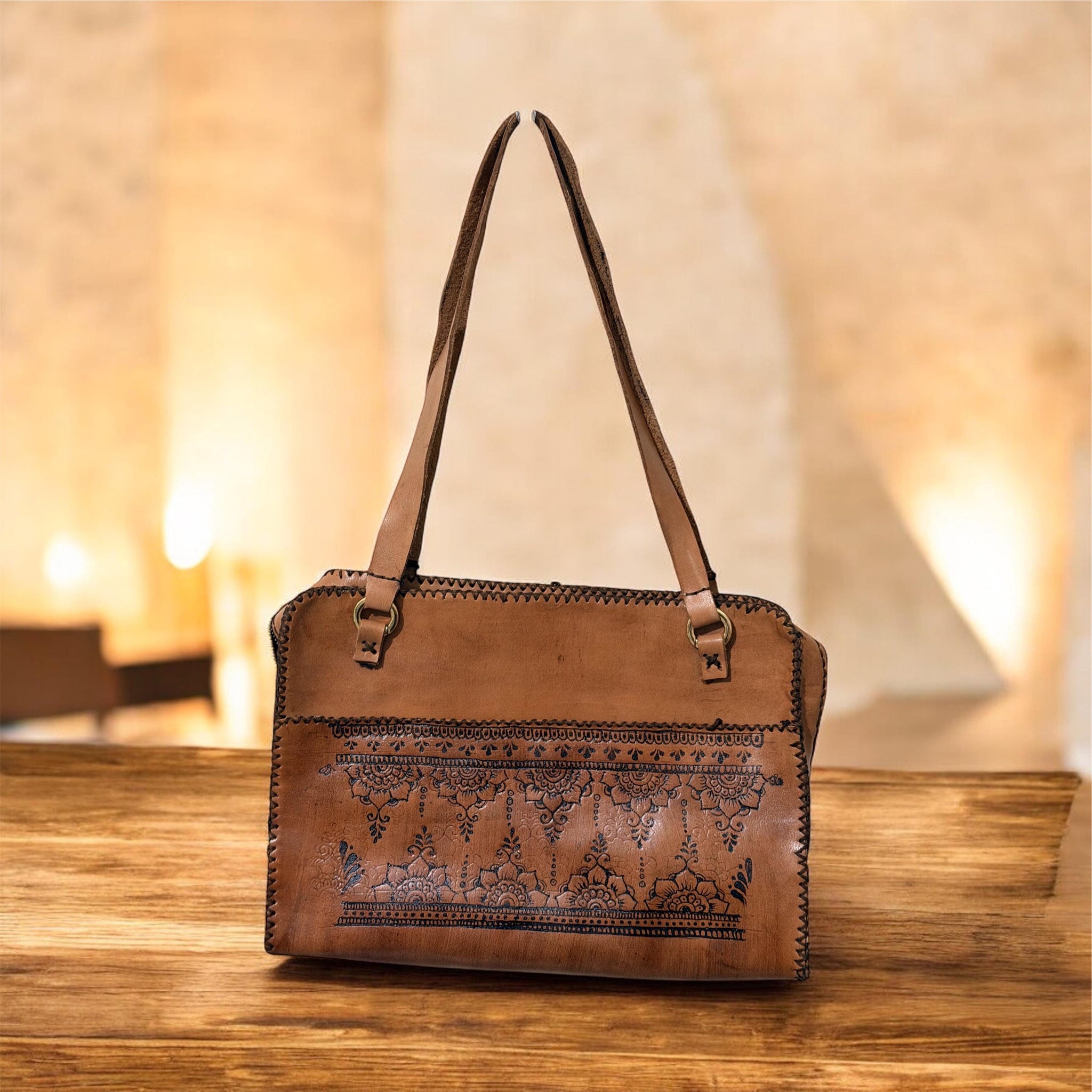 Handmade Leather shoulder bag - Crafted women Artisan in Upper 